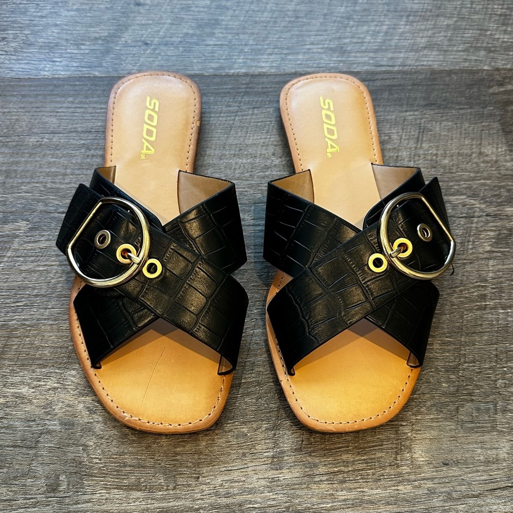 Buckle Soda Oregans Black Buckle Sandals women’s size 6 slip on - Picture 4 of 12